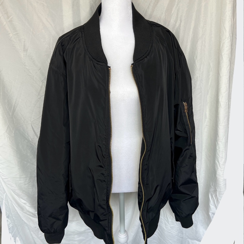 Like new Fresh Laundry Black bomber jacket xxl